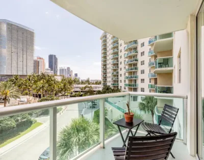 421 – Lovely & Large 1 bedroom 2 bath Beach Condo!